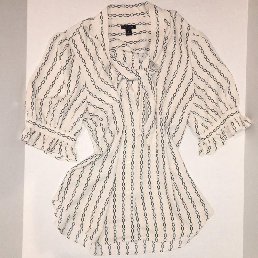 Ann Taylor Short Sleeve Patterned Blouse | Size M